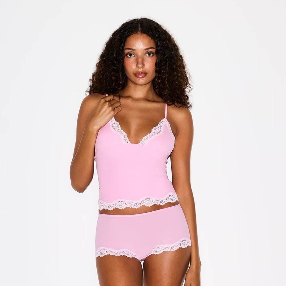 SKIMS Fits Everybody Lace Cami 💕